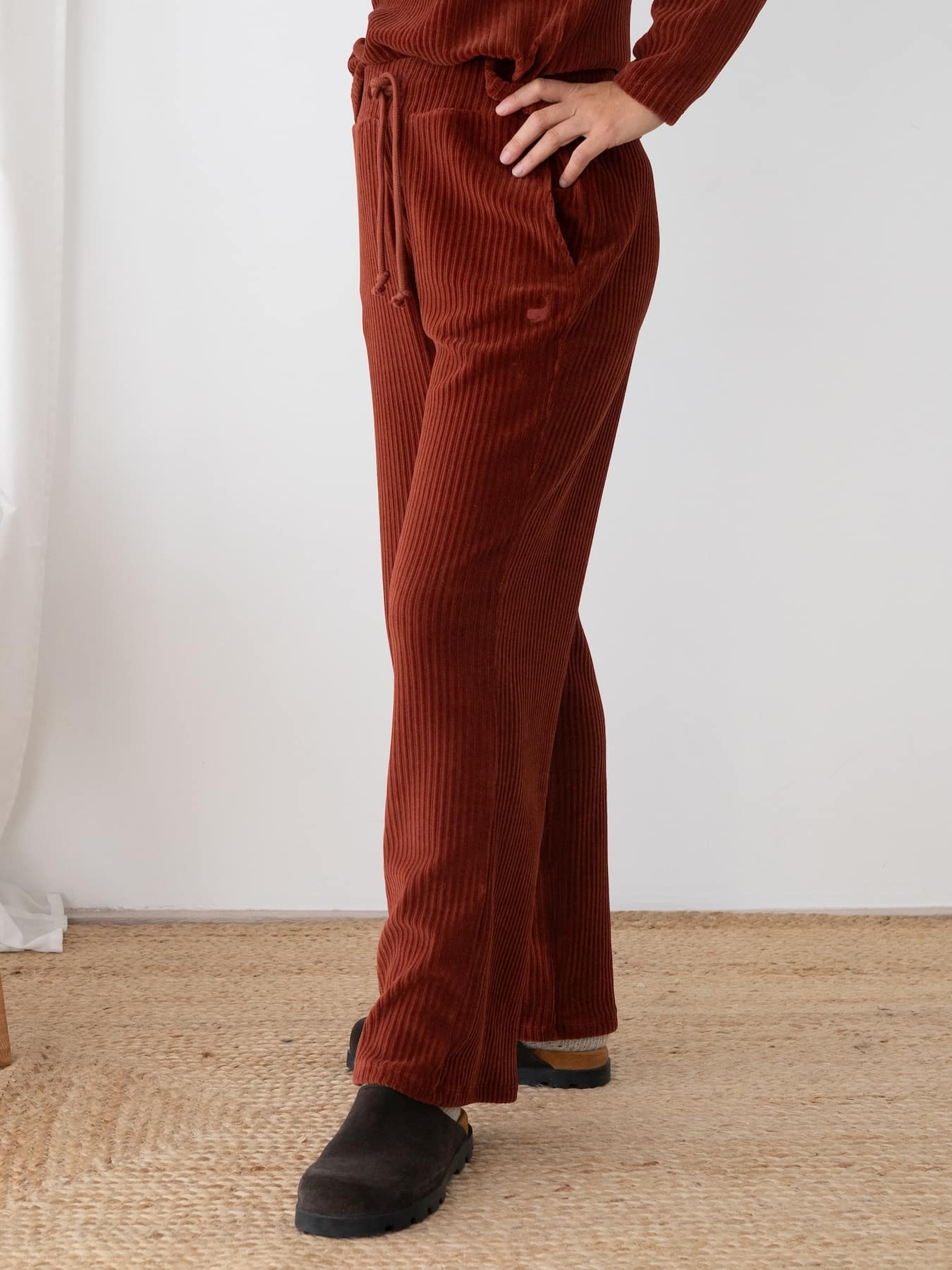 Hose Abruka Twothirds Wine 1