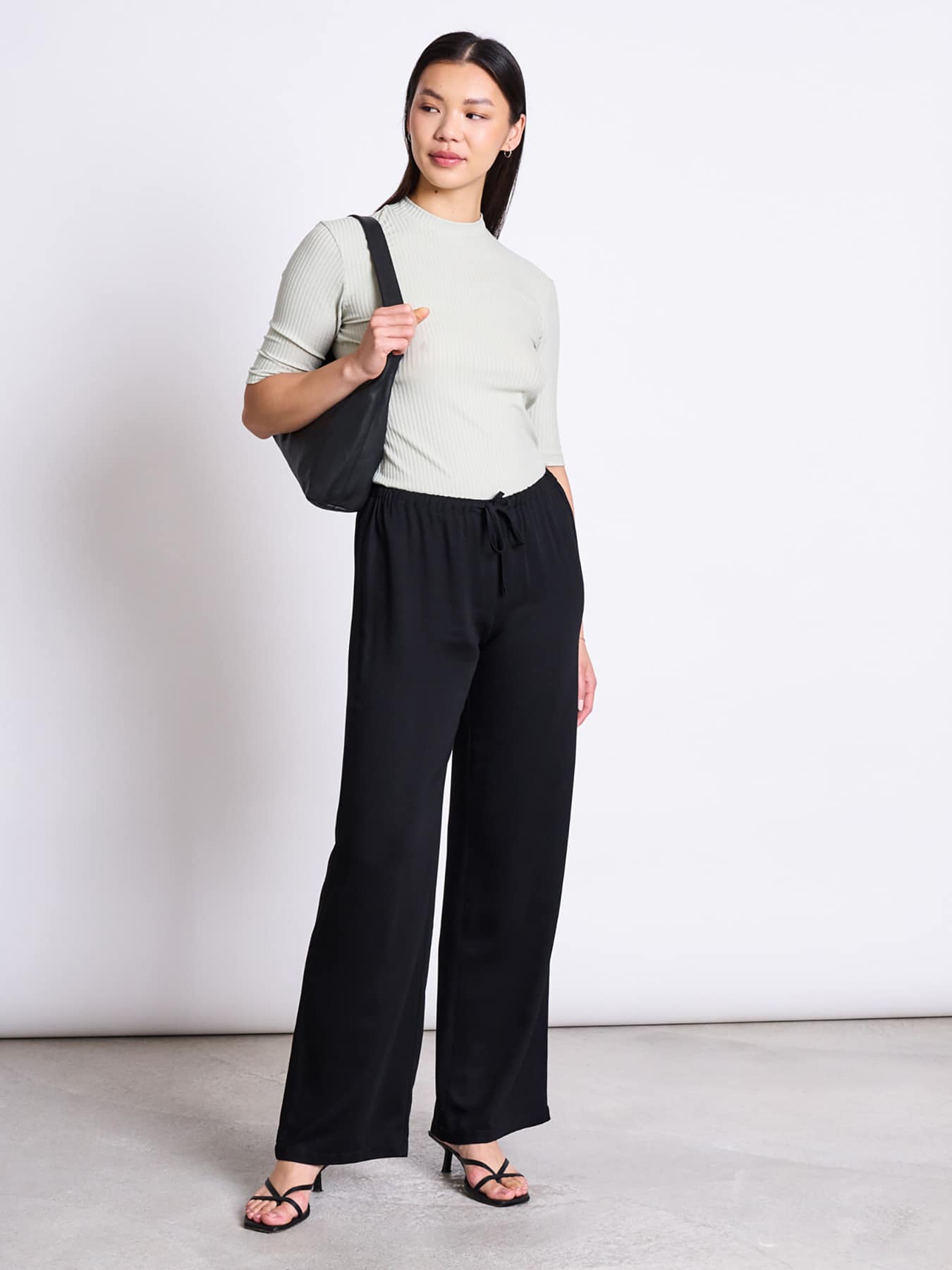 Hose Mid Rise Loose Jan N June Black 01