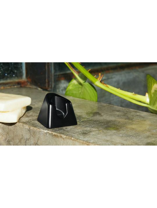 Leaf Shave Stand Black 1