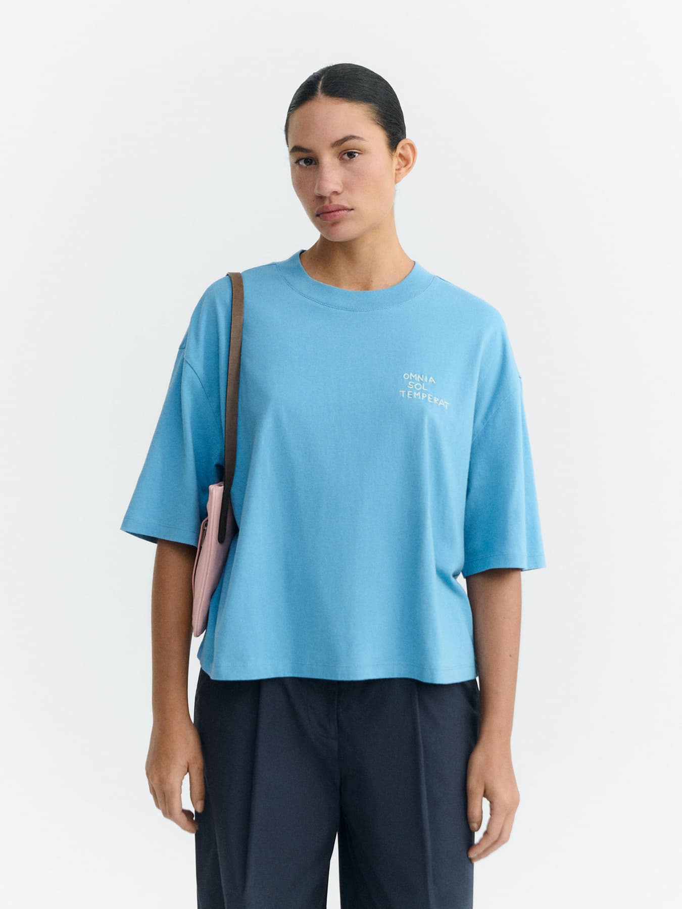 T Shirt Omnia Sol Lena Tee Thinking Mu Dark Dusk 01