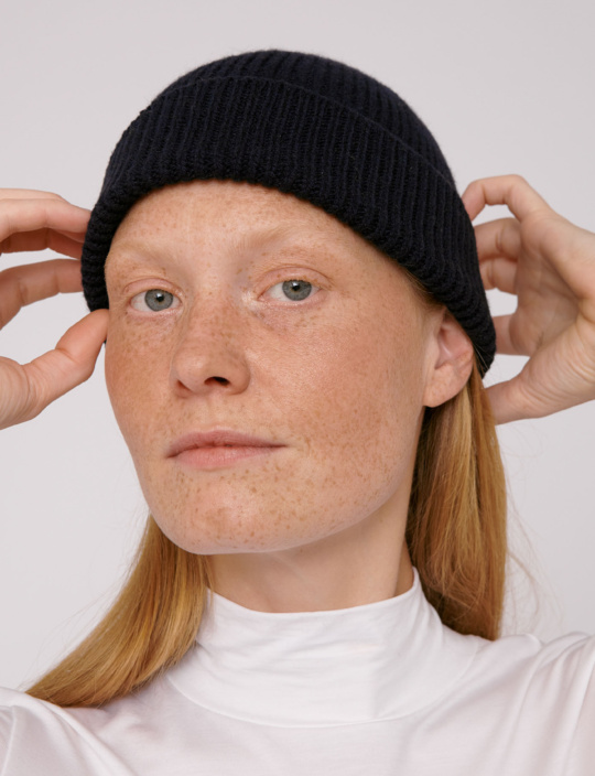 W Cashmere Beanie Navy 3