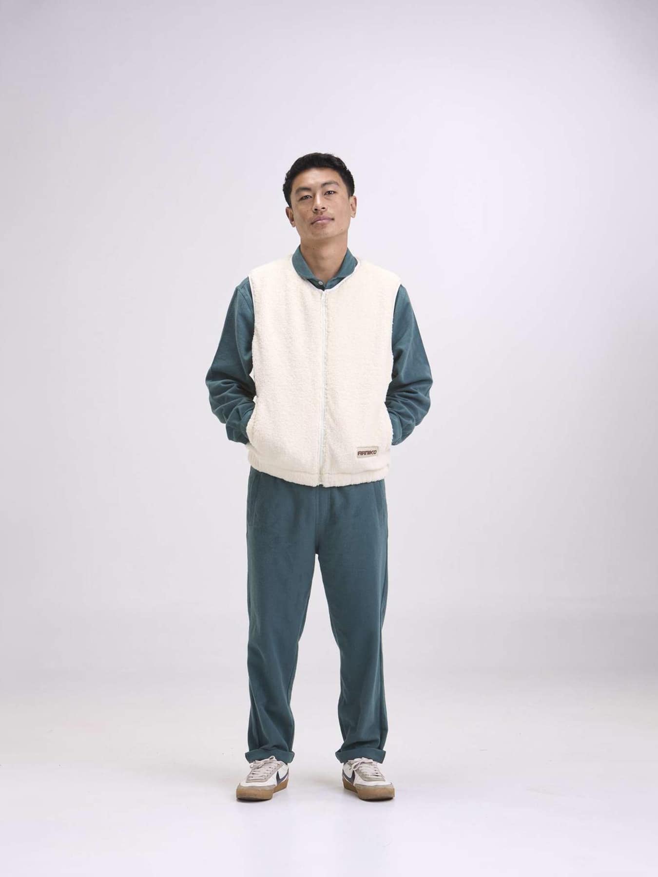 Weste Moha Vest Arniko Off White Sherpa Fleece 01