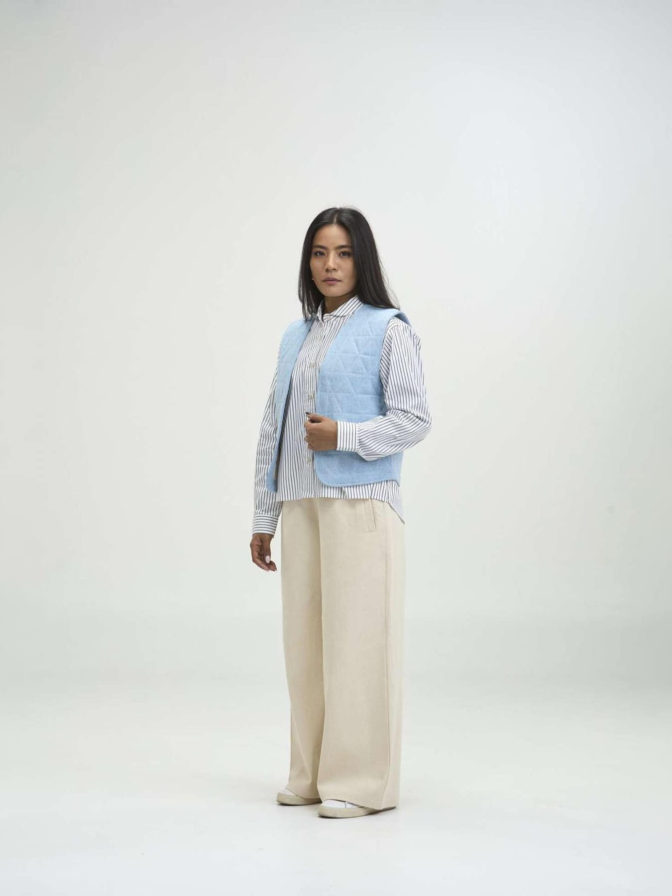 Weste Zoi Vest Arniko Light Blue Denim 01